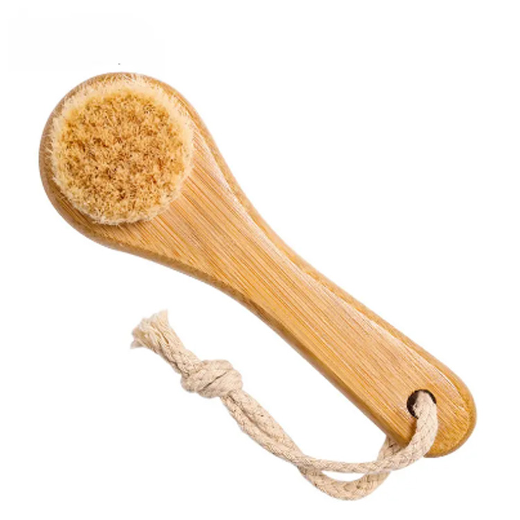 Ang klasikal na kawayan ay hawakan ang brush ng paglilinis ng facial