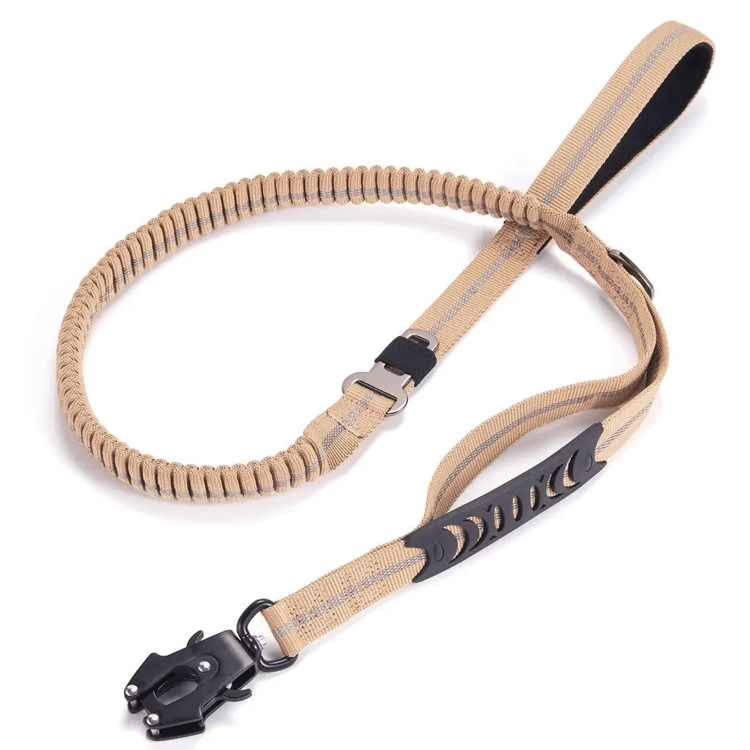 Naglalakad ng neoprene na may hawak na hawakan ng mga kamay libreng dog leash